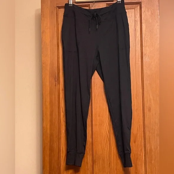 Lolë Ladies Lounge Jogger NWOT - Black Size Medium with Side Pockets - Picture 2 of 6